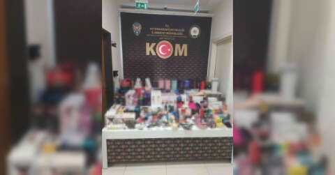 Polisten gümrük kaçağı ürün satan sex shop dükkanına baskın