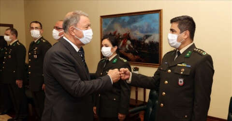 Bakan Akar öğretmenlerle buluştu