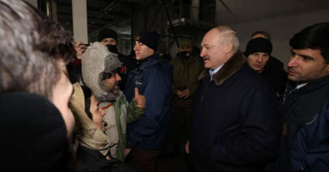Belarus Devlet Başkanı Lukaşenko’dan lojistik merkezindeki göçmenlere ziyaret