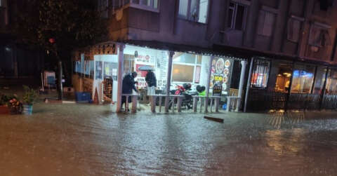 İzmir’i yağmur ve fırtına vurdu