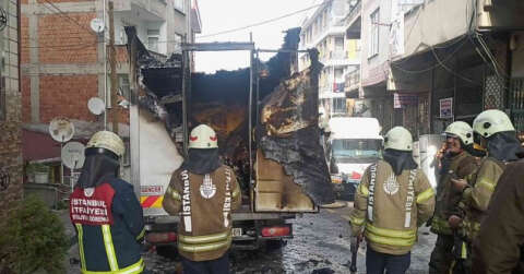 Kağıthane’de cips dolu kamyonet alev alev yandı