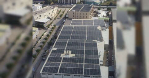 Fabrikasına kurduğu güneş panelleriyle yüzde 40 tasarruf etmeye başladı