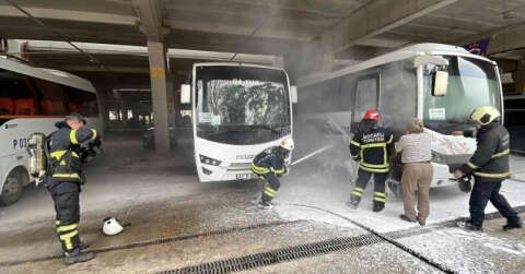 Park halindeki otobüste çıkan yangın korkuttu