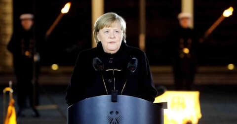 Başbakanlığı devredecek olan Merkel’e Alman ordusundan veda töreni