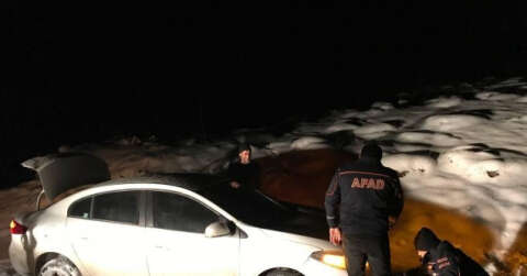 Kardan kapanan yolda mahsur kalan yabancı uyruklu şahsı AFAD kurtardı
