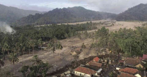 Endonezya’daki yanardağ patlamasında can kaybı 13’e yükseldi