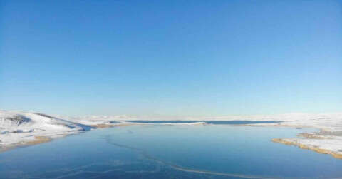 Kars eksi 20’yi gördü, Çıldır Gölü’nün yarısı dondu