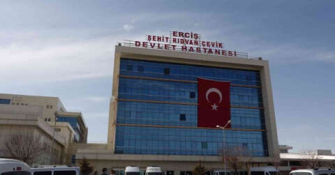 Hasta taşıyan minibüs kara saplandı, ekipler seferber oldu