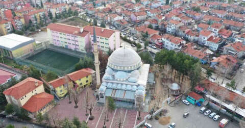 Isparta Gülistan Camii avlusu 3 boyutlu taşlarla rengarenk görünüme kavuştu