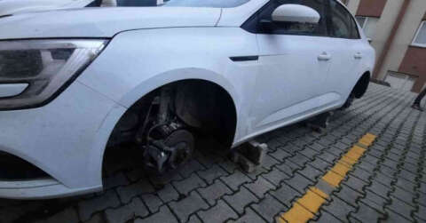 Tekirdağ’da aracın 4 tekerini birden çaldılar