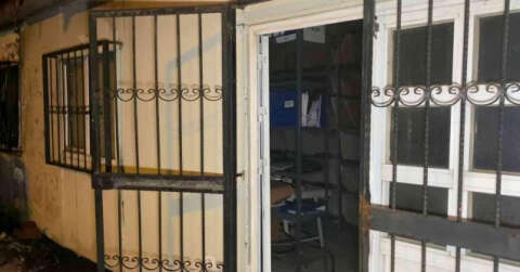 Pendik’te park halindeki polis aracı alev alev yandı