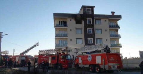Antalya’da 5 katlı binada korkutan yangın