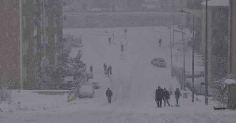 Karabük’te yoğun kar yağışı yeniden etklili oluyor