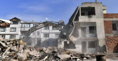 Osmangazi Belediyesi riskli alanda yıkımlara devam ediyor
