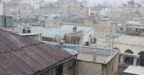 Suriye sınırında 2 yıl aradan sonra kar yağdı