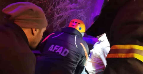 Bilecik’te yolcu otobüsü tıra arkadan çarptı, muavin araç içinde sıkıştı