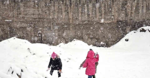 Dursunbey’de kar yağışı yerini tipiye bıraktı