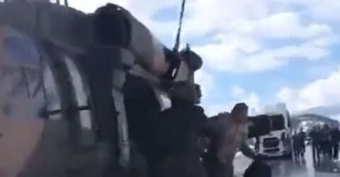 Otoyolda mahsur kalanlara askeri helikopterle kumanya ulaştırıldı