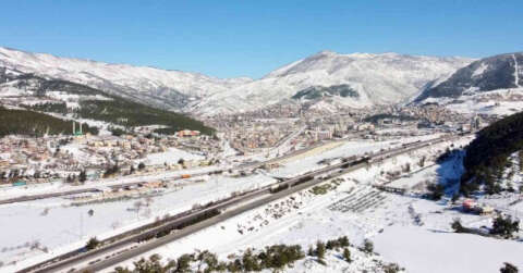 Beyaza bürünen Bahçe ilçesi drone ile havadan görüntülendi