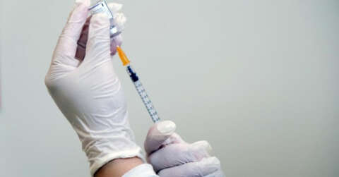 İran’da 5-11 yaş arası çocuklara Covid-19 aşısı uygulanmaya başlanacak