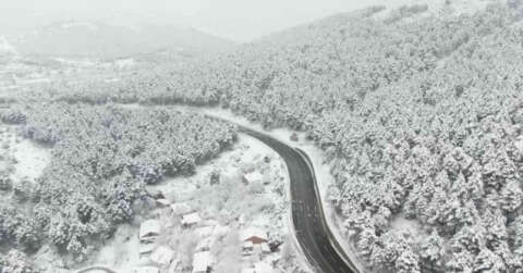 İstanbul’da etkili olan kar yağışıyla Aydos Ormanı beyaza büründü