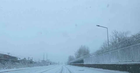 Etkisini gösteren kar, Sakarya’yı beyaza bürüdü