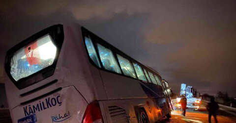 Yolcu otobüsü refüje girdi, 40 yolcu ölümden döndü