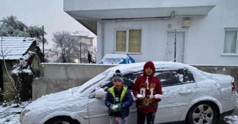 Antalya’da karla kaplı sahada golf oynadı