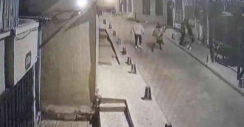 Beyoğlu’nda kadına saldırı anları: Şişeyle kafasına vurdu, çelme taktı ve yumrukla saldırdı