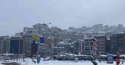 Zonguldak’ta kar kalınlığı 55 santimetreye ulaştı