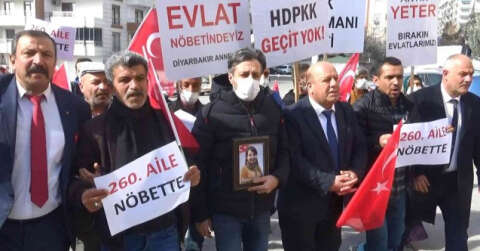 HDP önündeki ailelerin direnişine bir aile daha katıldı