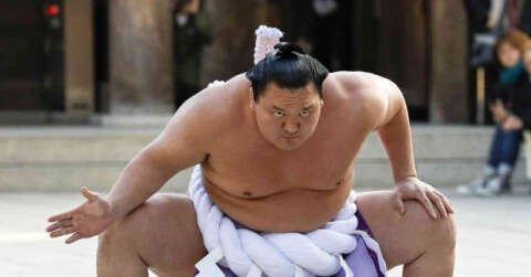 Japonya’da sumo güreşi turnuvasında Covid-19 krizi
