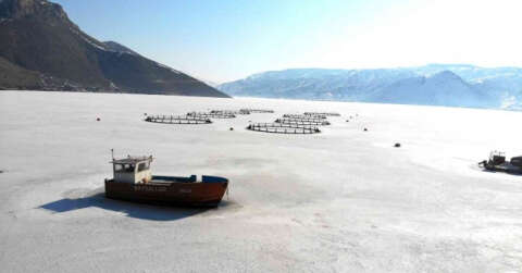 Çat Barajı buz tuttu