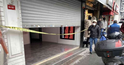 Zeytinburnu’nda döviz bürosuna silahlı soygun girişimi kamerada