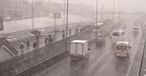 Cevizlibağ’da kar yağışı etkili oldu