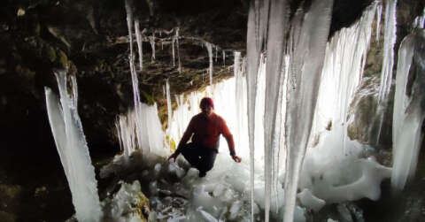 Mağaralarda dev buz sarkıtları oluştu