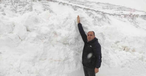 Batman’da kar kalınlığı 2 metreyi aştı, yol açma çalışmaları güçlükle yürütülüyor