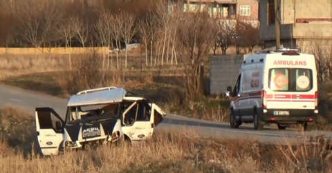 Bitlis’te göçmenleri taşıyan minibüs takla attı: 4 ölü, 25 yaralı