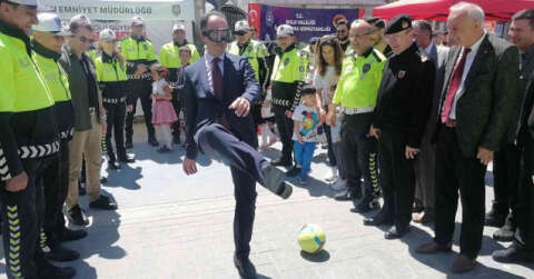 Alkolün etkisini taktıkları gözlükte yaşadılar