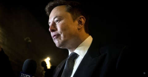 Elon Musk, Twitter’ı devralma anlaşmasını geçici olarak askıya aldı