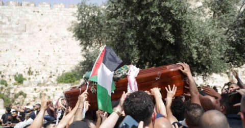 İsrail güçlerinin öldürdüğü gazeteci Akleh son yolculuğuna uğurlandı