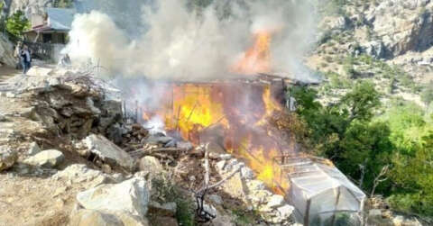 Karaman’da çıkan yangında 4 kişilik ailenin yaşadığı ev kül oldu