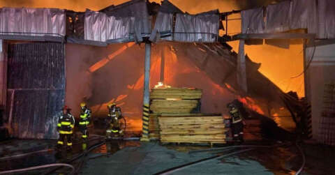 Meksika’da, fabrikadaki yangın paniğe neden oldu