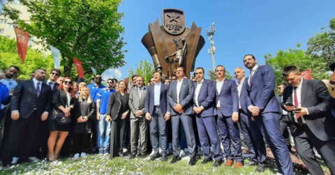 Anadolu Efes’in şampiyonluk heykeli törenle açıldı