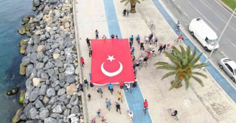 Pendik’te 19 Mayıs’ta dev Türk bayraklı bisiklet korteji havadan görüntülendi