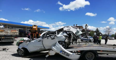 Bolu’da 3 kişinin öldüğü trafik kazası kamerada