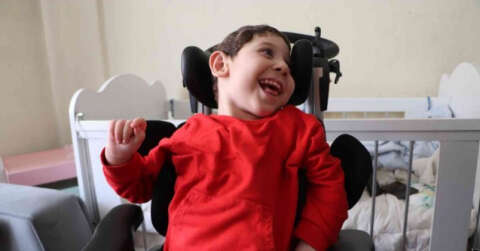 Ortopedi sandalyelerine kavuşan engelli çocukların büyük sevinci