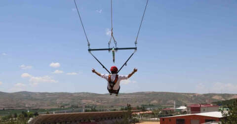 Nefes kesen dev salıncak, yürekleri ağza getiriyor