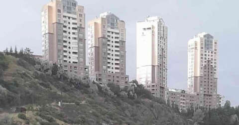 Ankara’da yağış sonrası oluşan göletler sürücülere zor anlar yaşattı