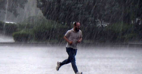 Kırıkkale’de sıcak hava yerini yağışa bıraktı: Vatandaşlar zor anlar yaşadı